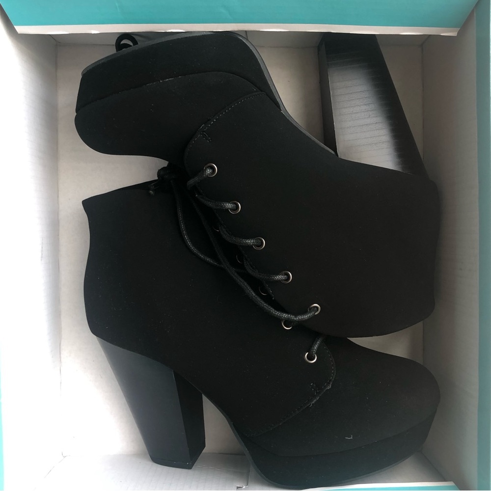 Cute Low-cut Chunky High Heel Black Boots